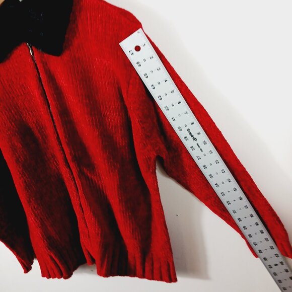 Kelly Scott, Red Zip Front Cardigan W/ Black Faux Fur Collar Size Medium Festive - Picture 14 of 16